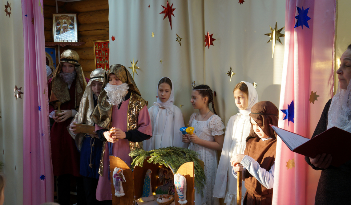 На "святки" в храм иконы Божией Матери "Умиление" приходили дошколята из соседних садиков